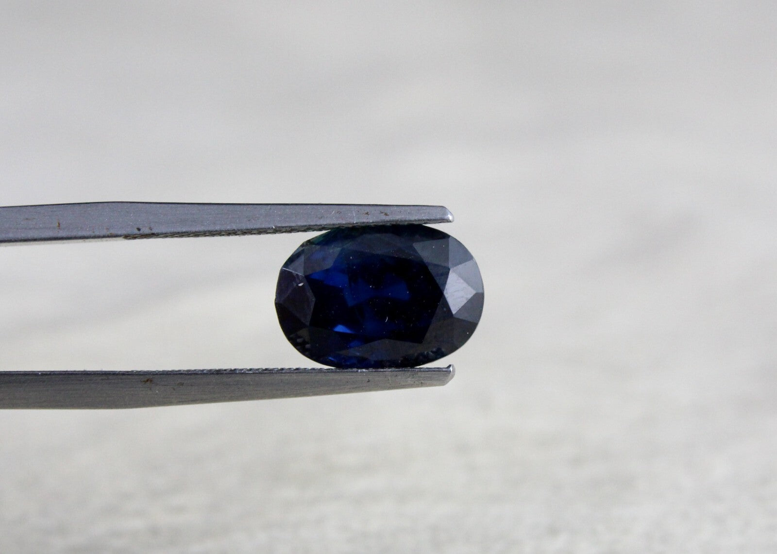 Natural Blue Sapphire 6.90 Ct Oval Cut Gemstone For Jewelry