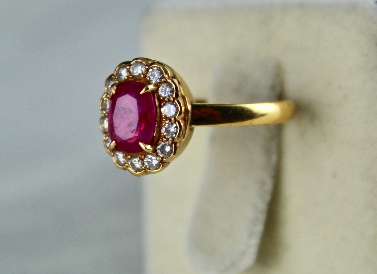 NATURAL HEATED RUBY OVAL 1.55 CTS GEMSTONE DIAMOND CUT LADIES RING IN 18K GOLD