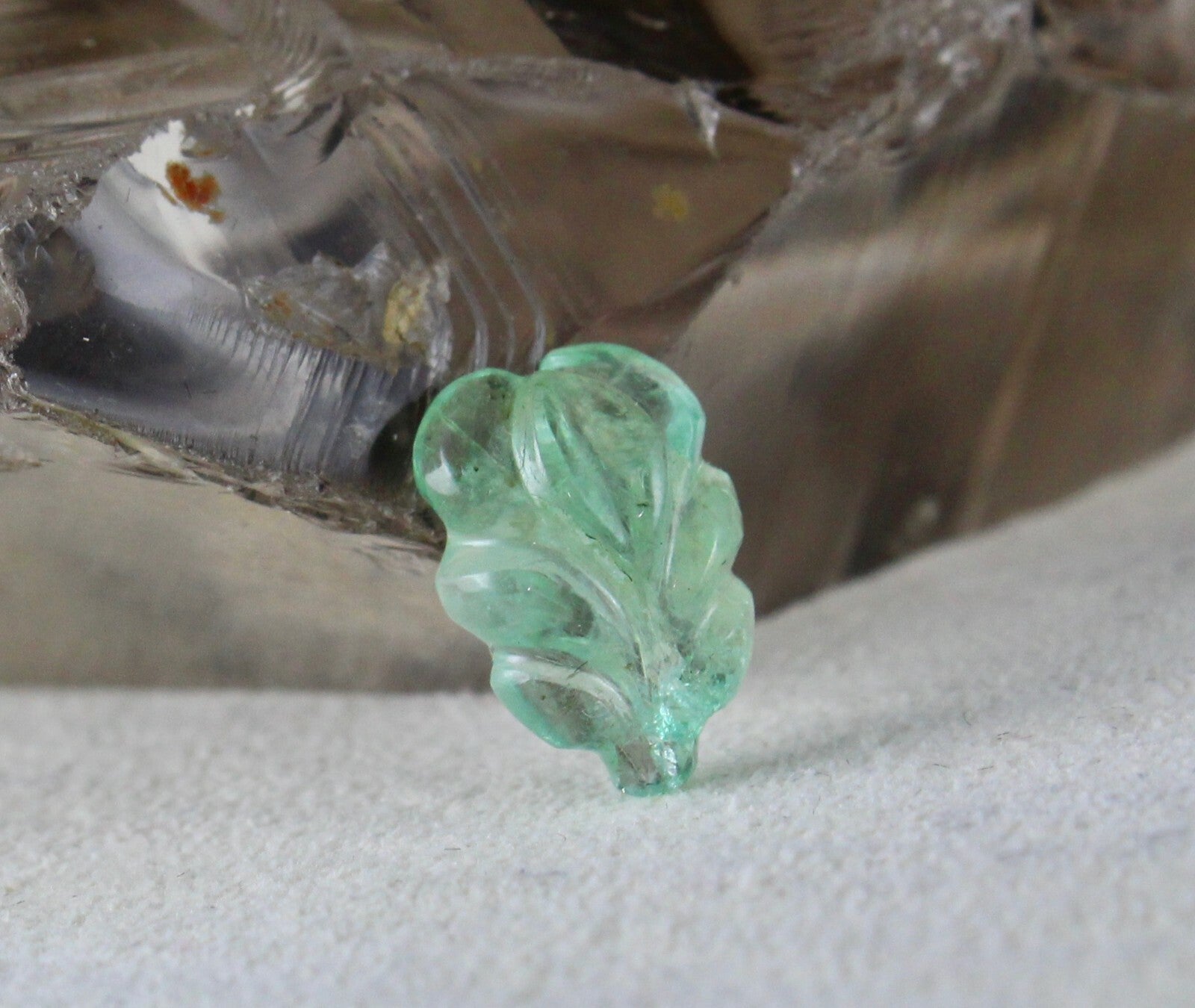 Natural Colombian Emerald Leaf Carving 3.89ct Gemstone For Pendant Ring