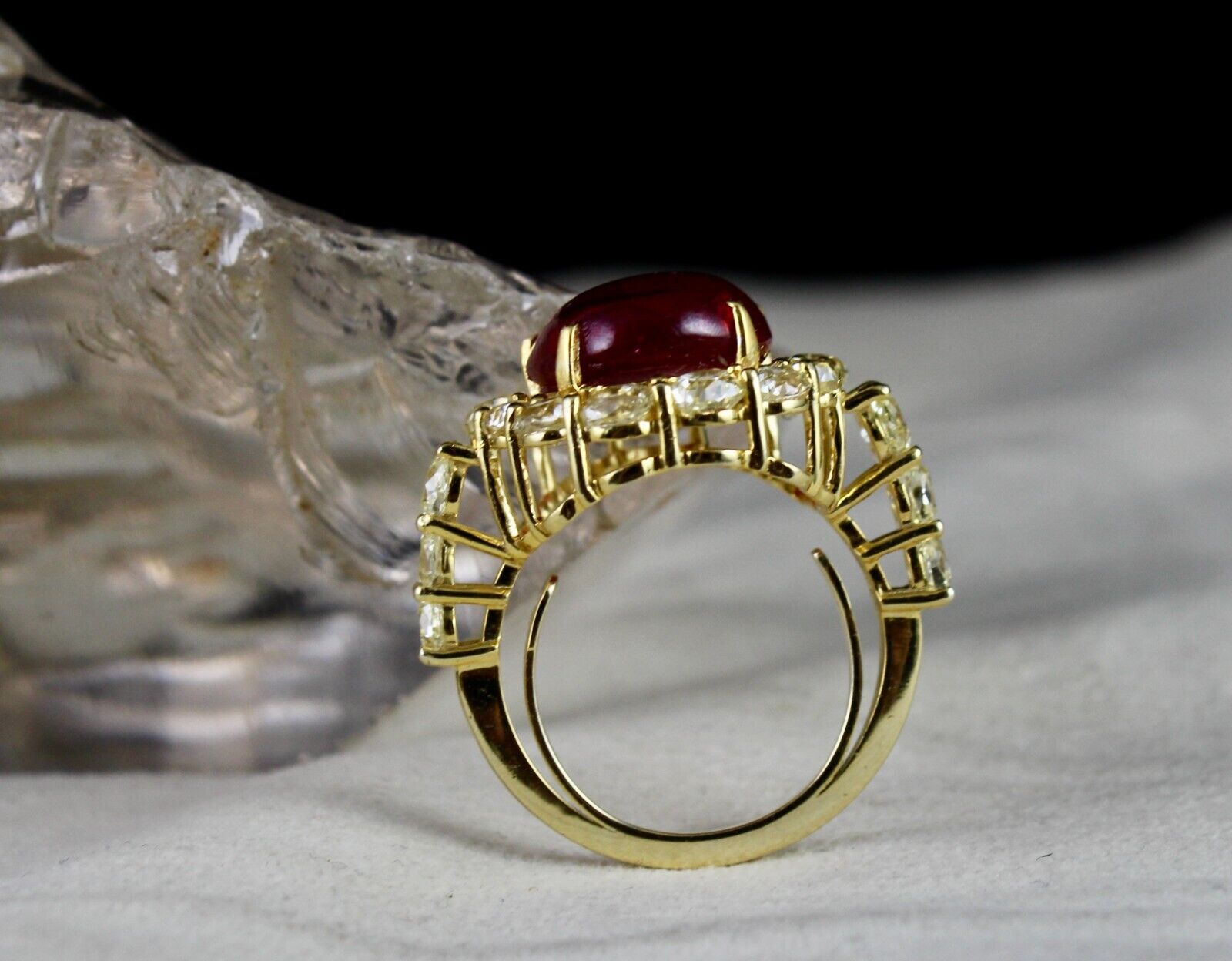 Natural Old Red Spinel Cabochon Mutual Yellow Diamond 18k Gold Vintage Ring