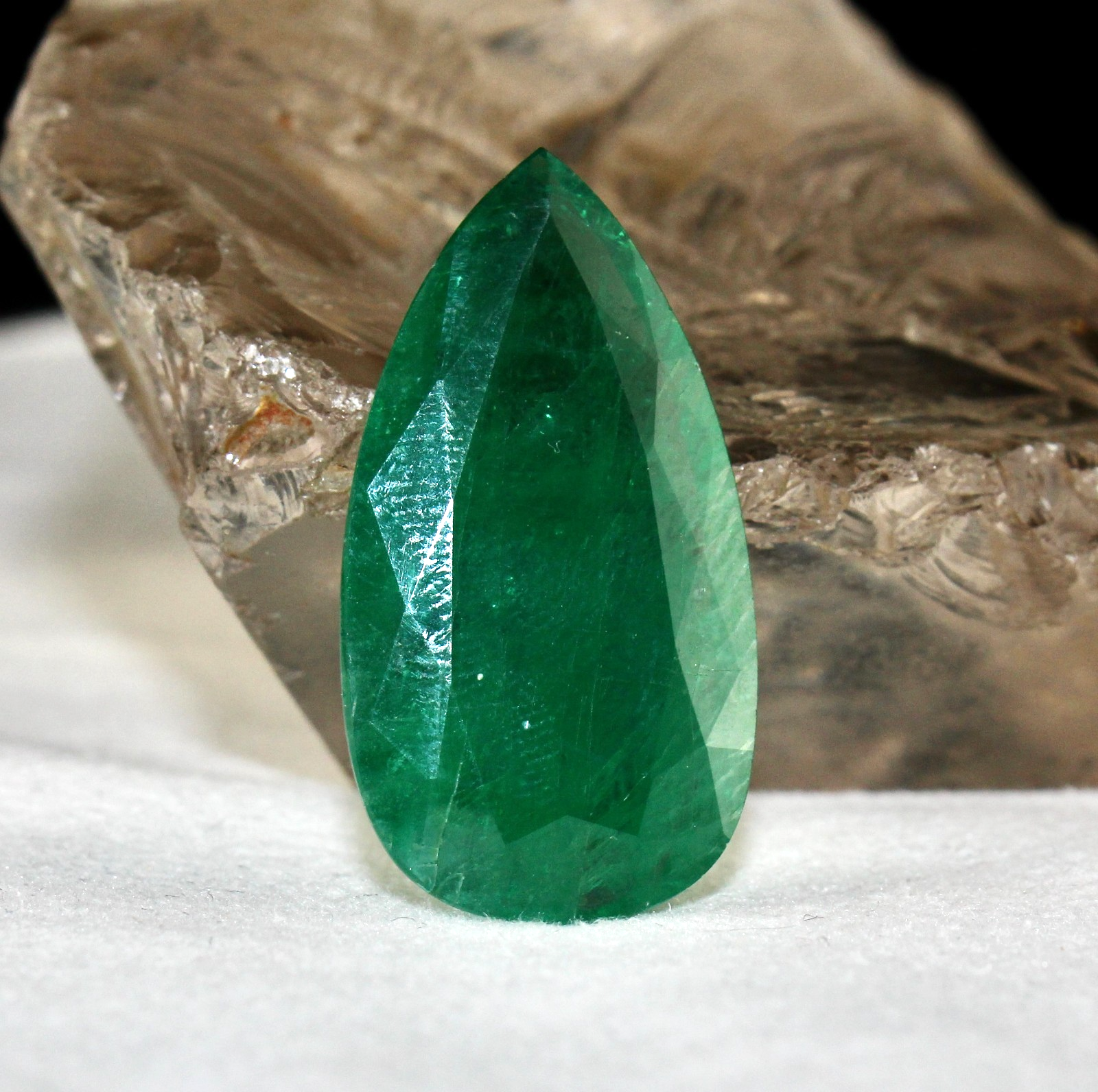 Certified Natural Zambian Emerald Pear 35x19mm 31.68 Ct Loose Gemstone Pendant