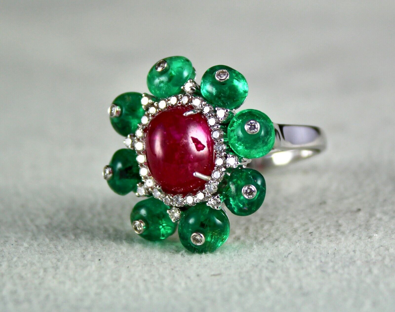 NATURAL NO HEAT BURMESE RUBY CABOCHON EMERALD DIAMOND 18 K GOLD IMPORTANT RING