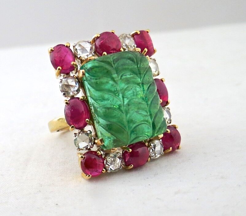 NATURAL ZAMBIAN EMERALD CARVED BURMA RUBY CABOCHON DIAMOND 18K GOLD CLASSIC RING