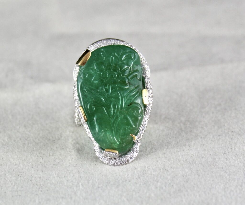 ESTATE NATURAL ZAMBIAN EMERALD CARVED DIAMOND 18K GOLD GEMSTONE STATEMENT RING