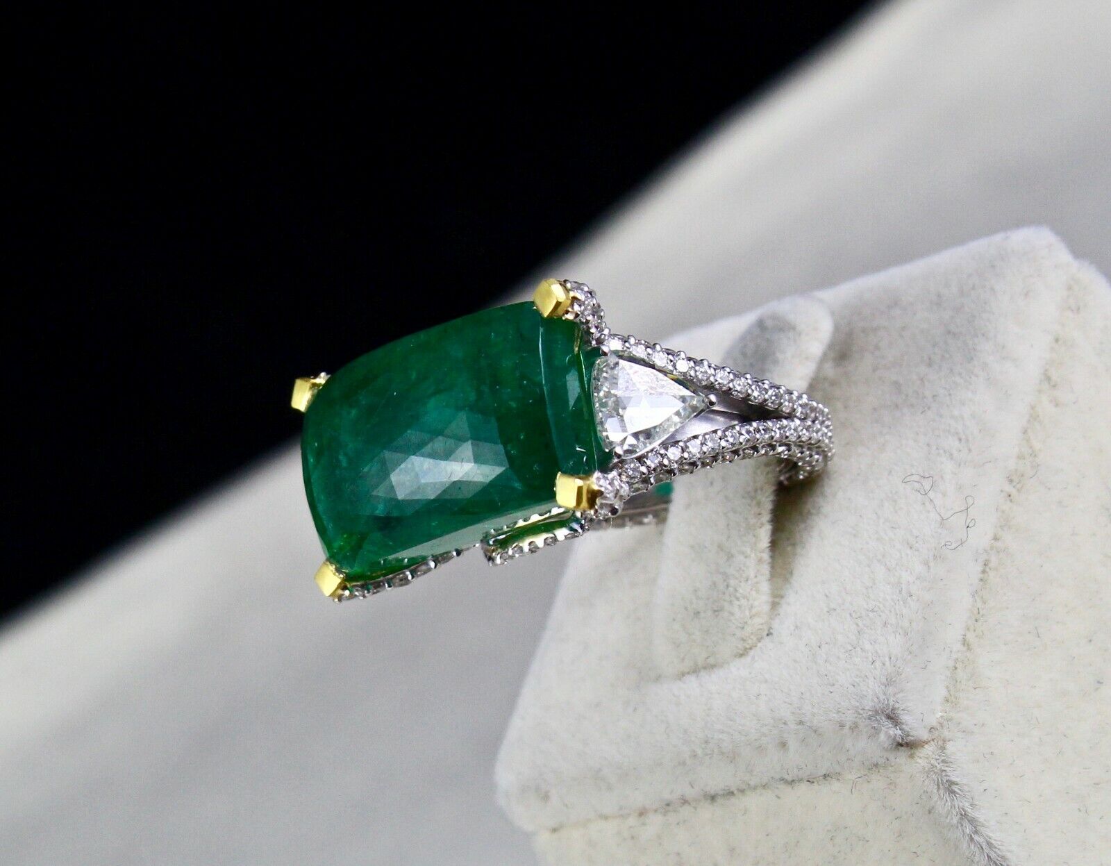CLASSIC NATURAL 23 CARATS ZAMBIAN EMERALD ROSE CUT DIAMOND 18K GOLD LADIES RING