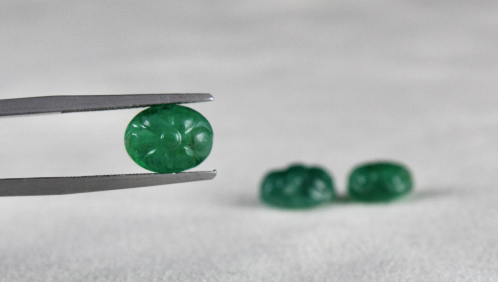 Certified Natural Zambia Emerald Carved 11.72 Ct Cabochon Gemstone For Ring