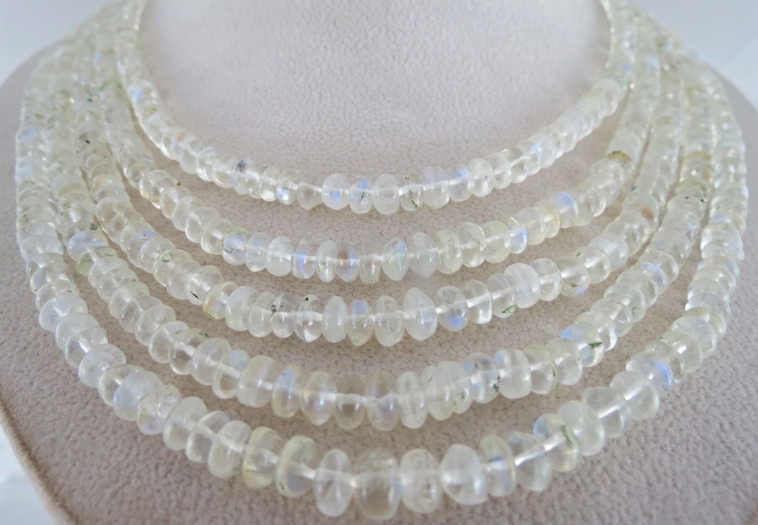 NATURAL RAINBOW MOONSTONE BEADS ROUND 626 CTS GEMSTONE NECKLACE WITH SILVER HOOK