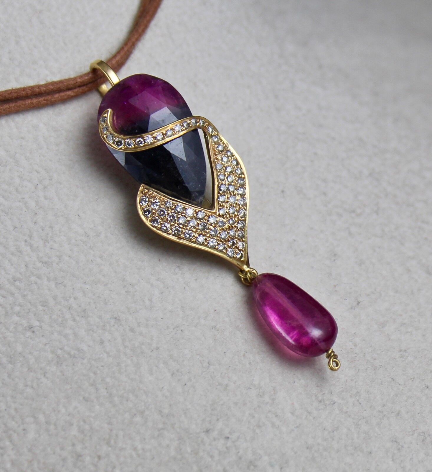 MULTI COLOUR TOURMALINE CABOCHON DIAMOND 18K GOLD PENDANT EARRING NECKLACE SET