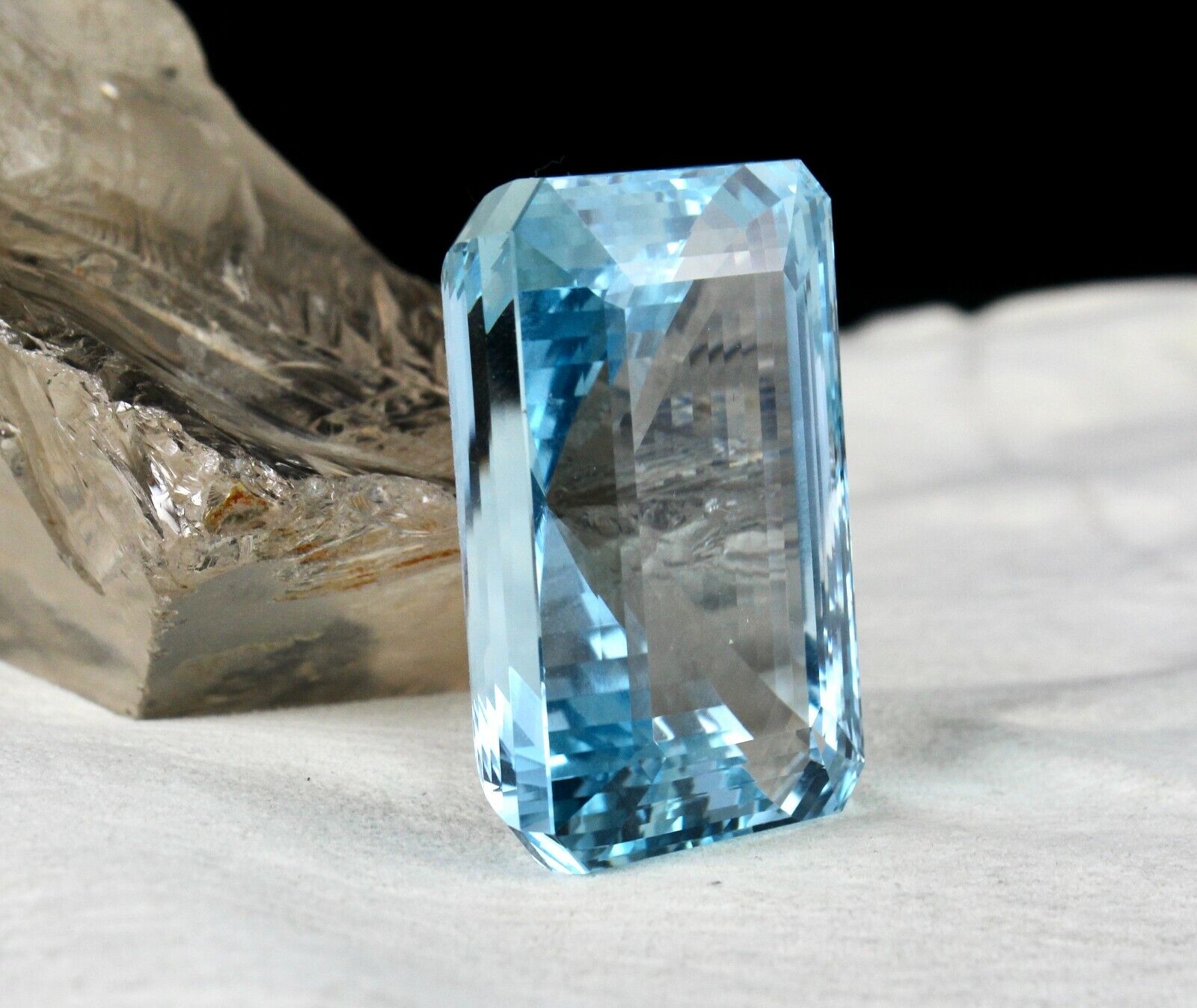 SKY BLUE TOPAZ OCTAGON CUT 382 CTS 47X30 MM SEMI PRECIOUS GEMSTONE PENDANT