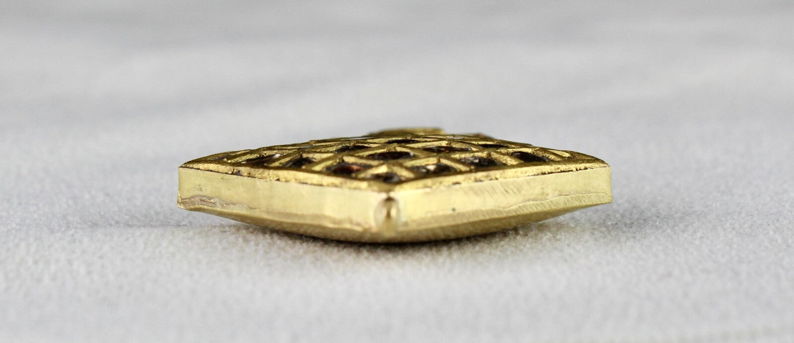 Certified Museum Old Jadau Natural Diamond 10ct 22k Gold Carved Pendant