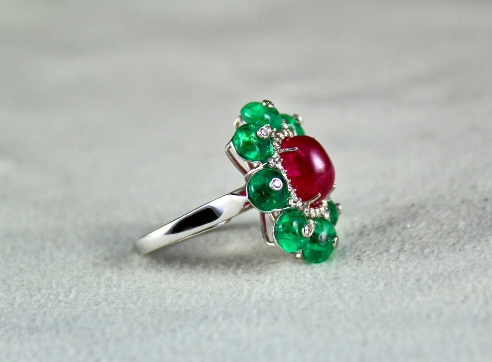 NATURAL NO HEAT BURMESE RUBY CABOCHON EMERALD DIAMOND 18 K GOLD IMPORTANT RING