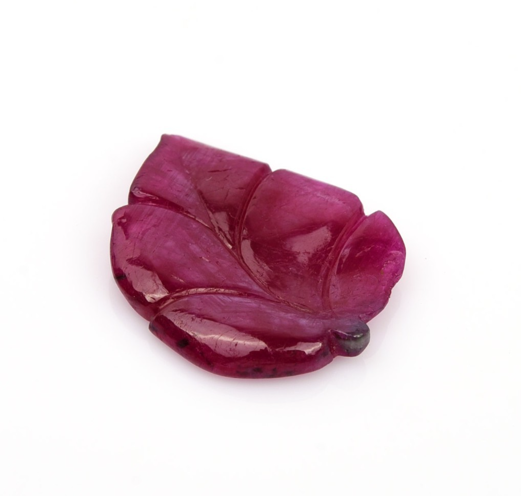 Certified Natural Untreated Ruby Carved Leaf Gemstone 7.18 Ct For Ring Pendant