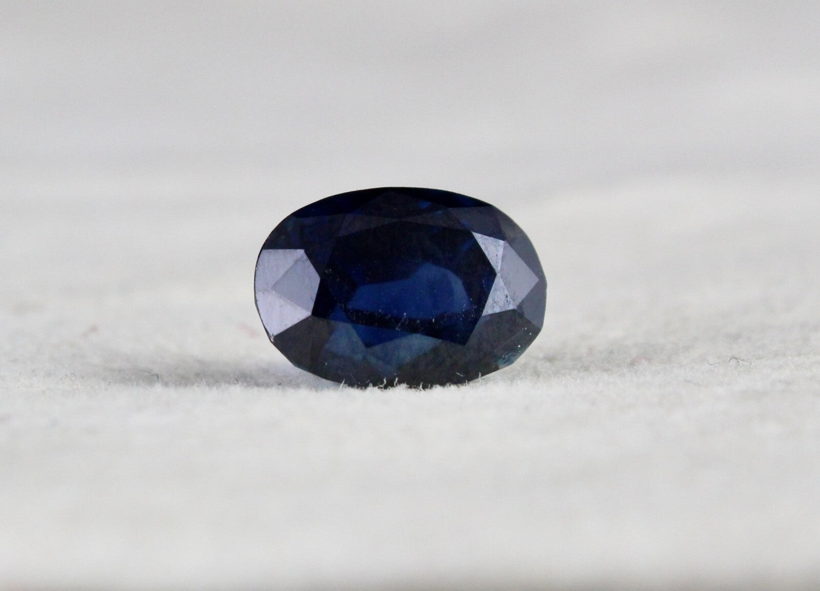 Natural Blue Sapphire 6.90 Ct Oval Cut Gemstone For Jewelry