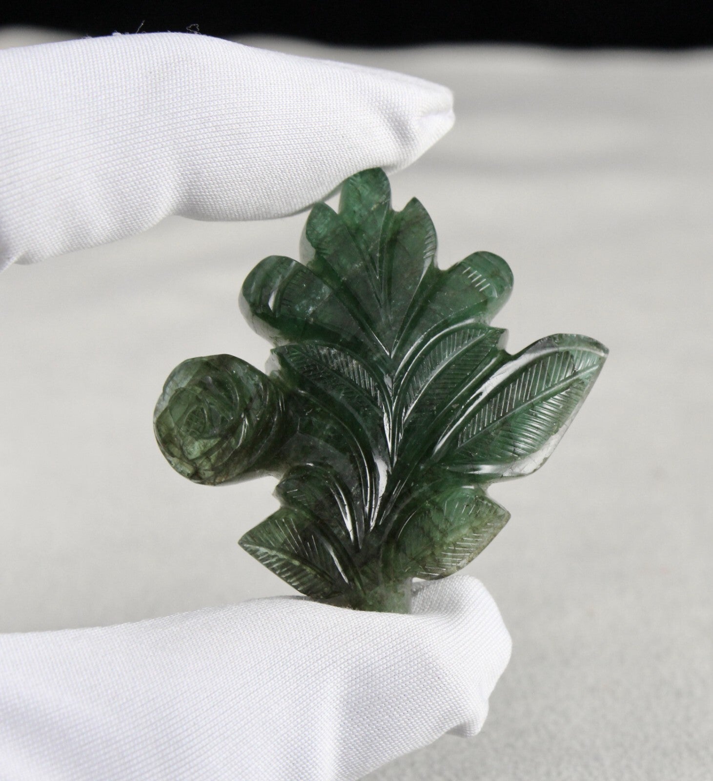 Certified Natural 103.40 Ct Zambia Emerald Carved Leaf Big Gemstone For Pendant