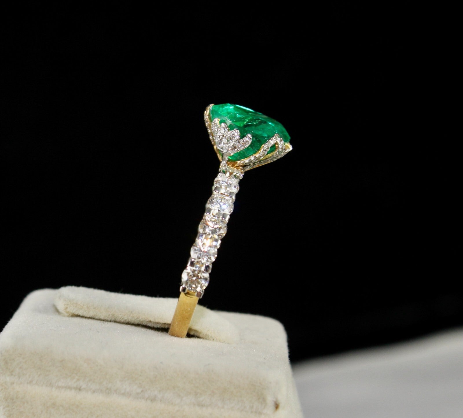 Certified Natural Emerald Heart Cut 27.4ct Diamond 18k Gold Cocktail Ring
