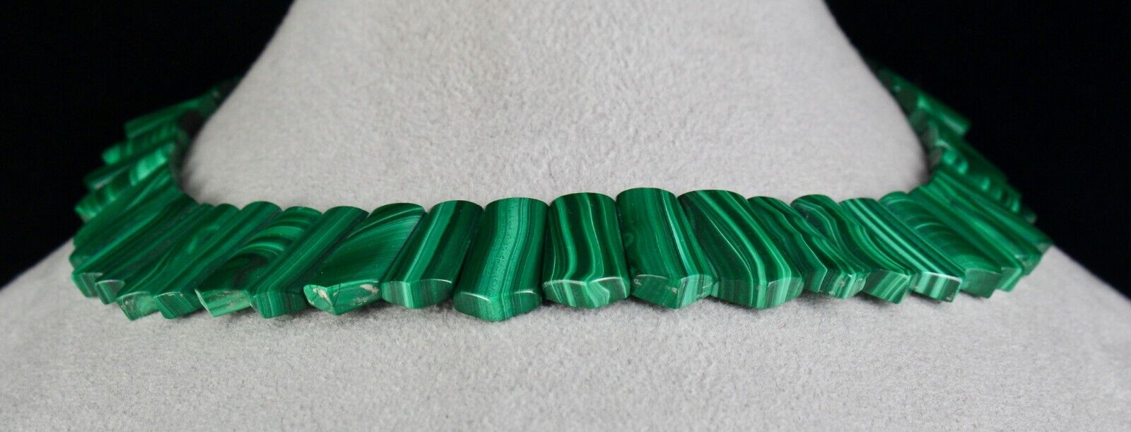 Natural Green Malachite Flat Cut 584 Ct Fine Gemstone Semi Precious Necklace