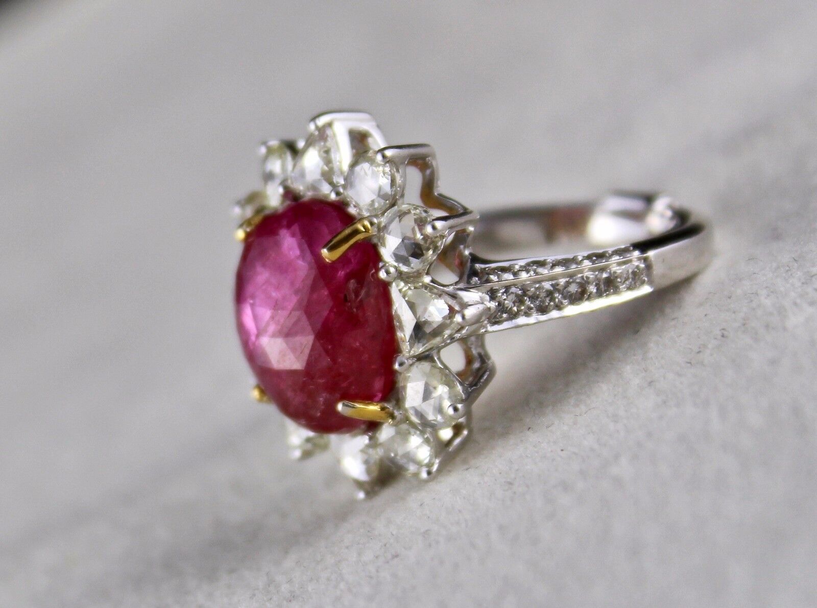 NATURAL BURMESE RUBY CABOCHON GEMSTONE DIAMOND 18K WHITE GOLD STATEMENT RING
