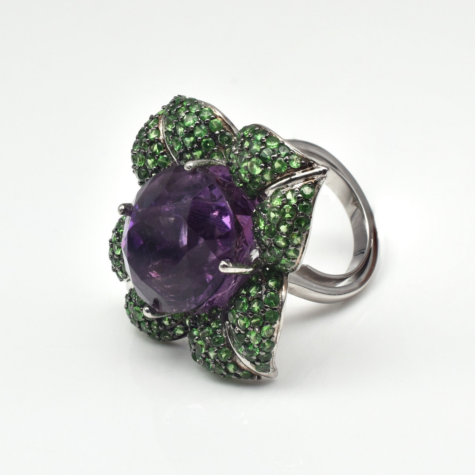 Certified Natural Amethyst Oval & Green Tsavorite 115.30ct Sterling Silver Ring