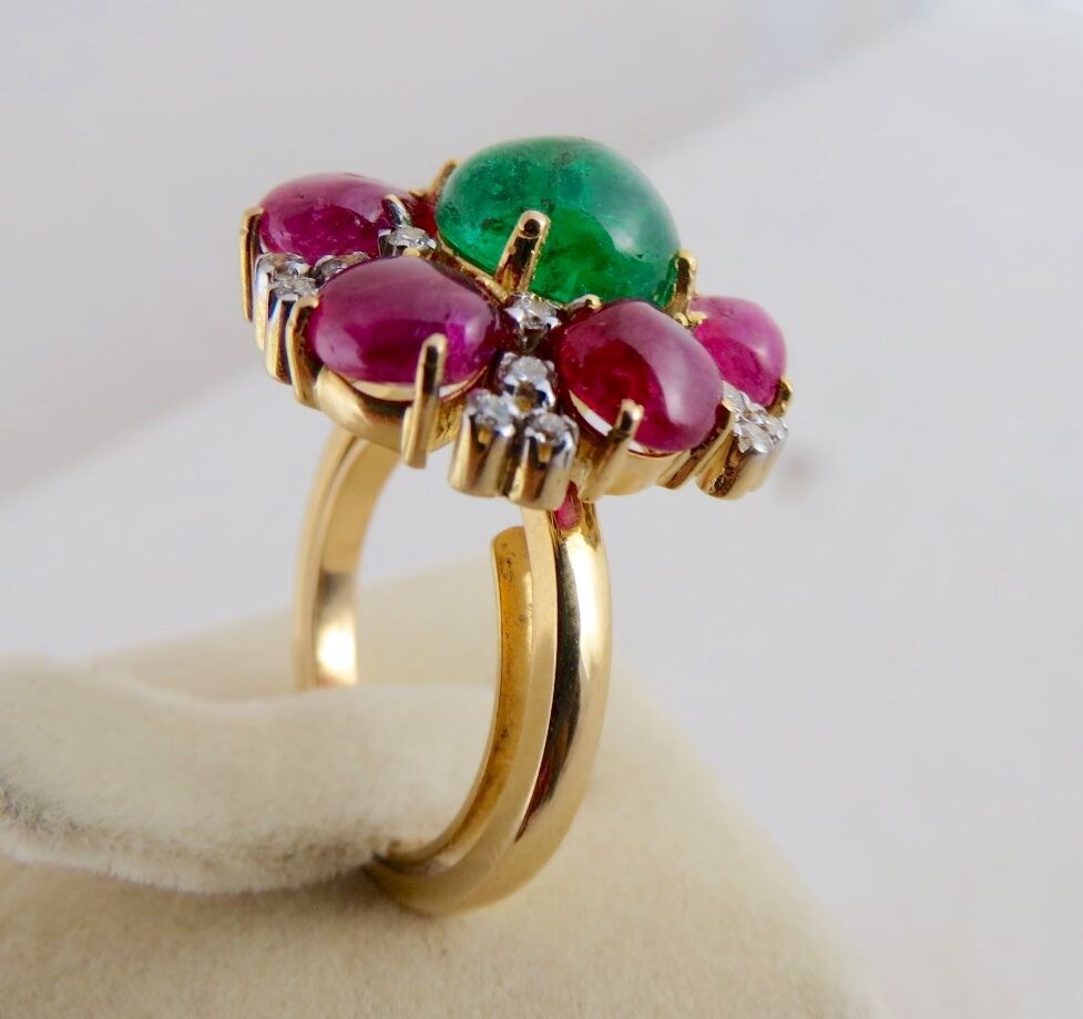 NATURAL ZAMBIAN EMERALD ROUND BURMA RUBY CABOCHON DIAMOND 18K GOLD LADIES RING