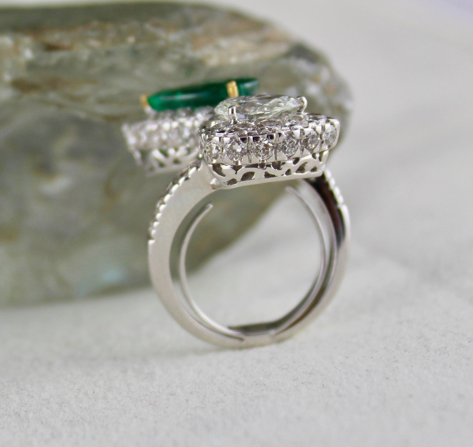 Certified 2.80 Ct Natural Emerald Pear 1.04 Ct Diamond 18k Gold Ring