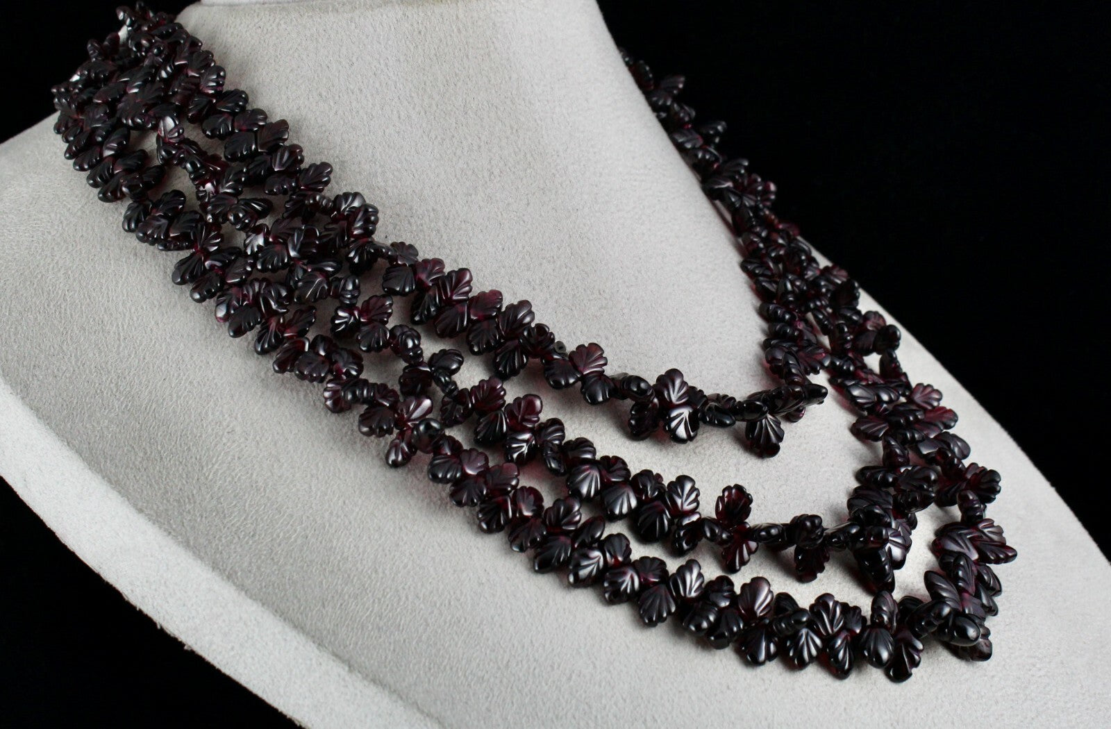 Certified Natural Red Garnet 1000 Carats Carved Leaves Gemstone Necklace