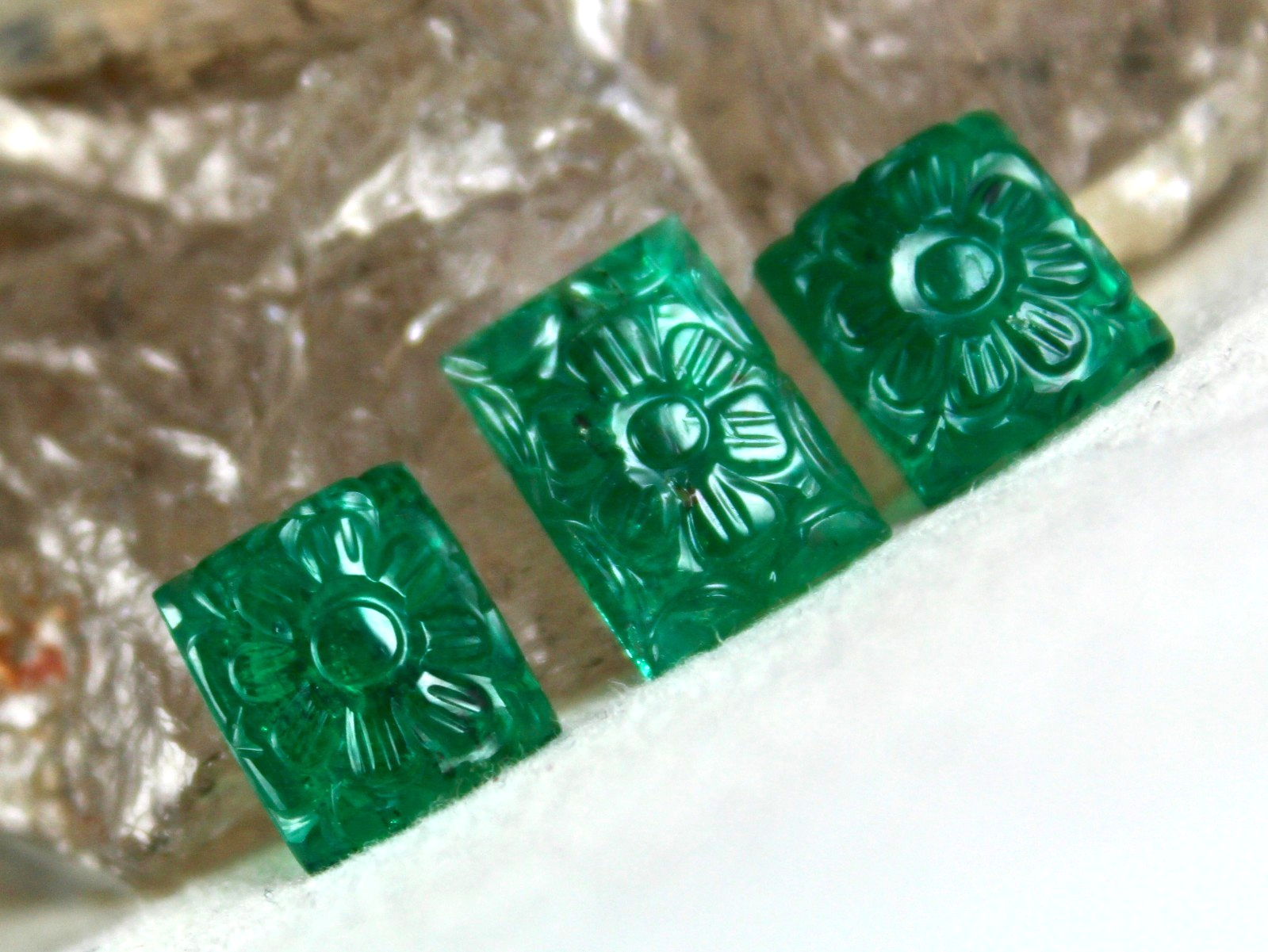 Certified Vintage Natural Emerald 12.97 Ct Carved Loose Gemstone Set