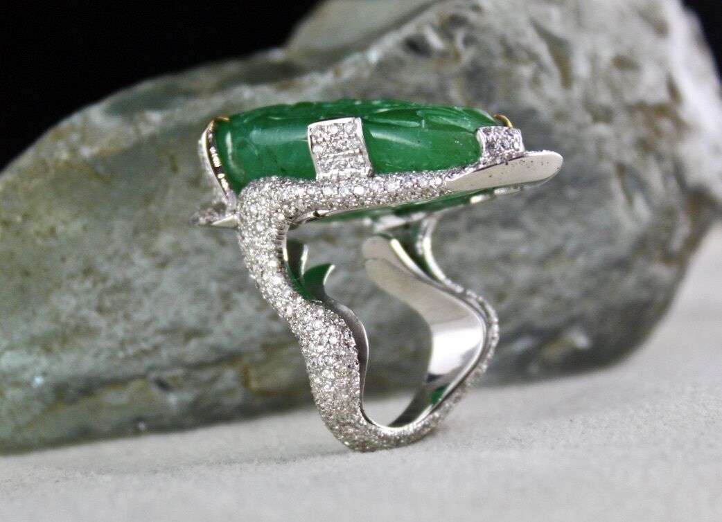 ESTATE NATURAL ZAMBIAN EMERALD CARVED DIAMOND 18K GOLD GEMSTONE STATEMENT RING