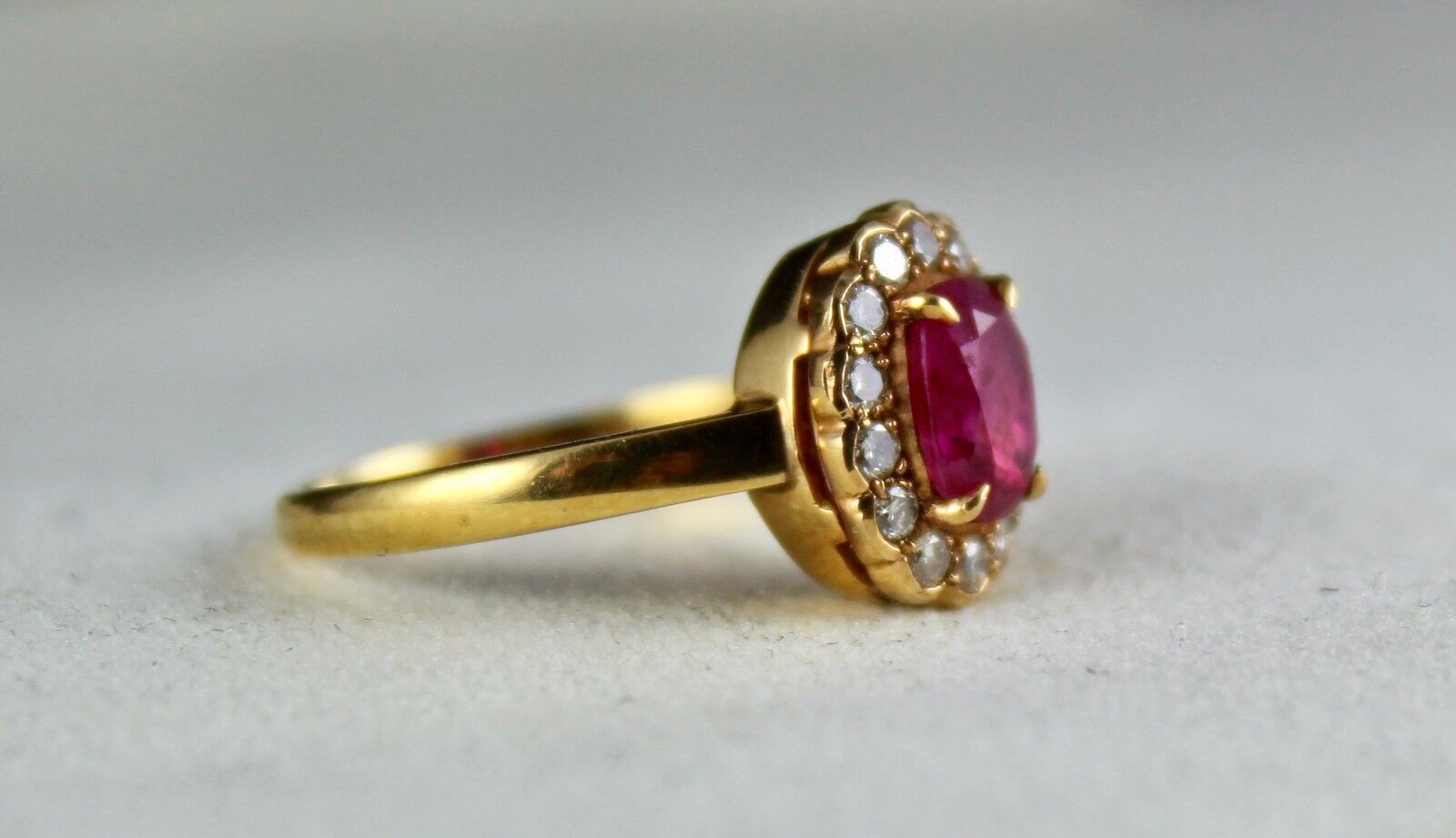 NATURAL HEATED RUBY OVAL 1.55 CTS GEMSTONE DIAMOND CUT LADIES RING IN 18K GOLD