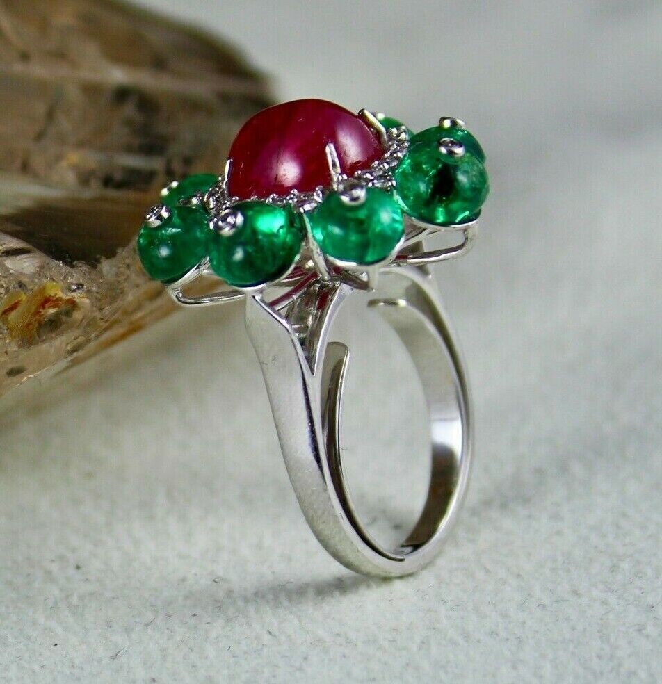 NATURAL NO HEAT BURMESE RUBY CABOCHON EMERALD DIAMOND 18 K GOLD IMPORTANT RING