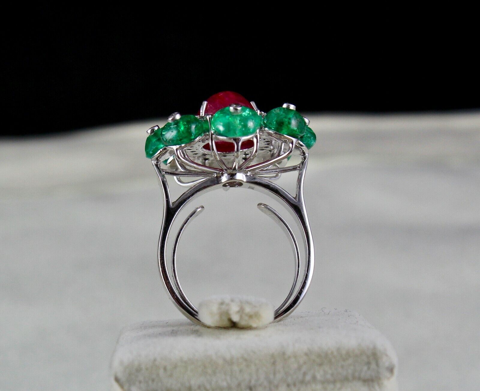 NATURAL NO HEAT BURMESE RUBY CABOCHON EMERALD DIAMOND 18 K GOLD IMPORTANT RING