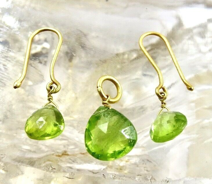 Natural Green Peridot 18k Gold Teardrop Pendant Earring Set For Women