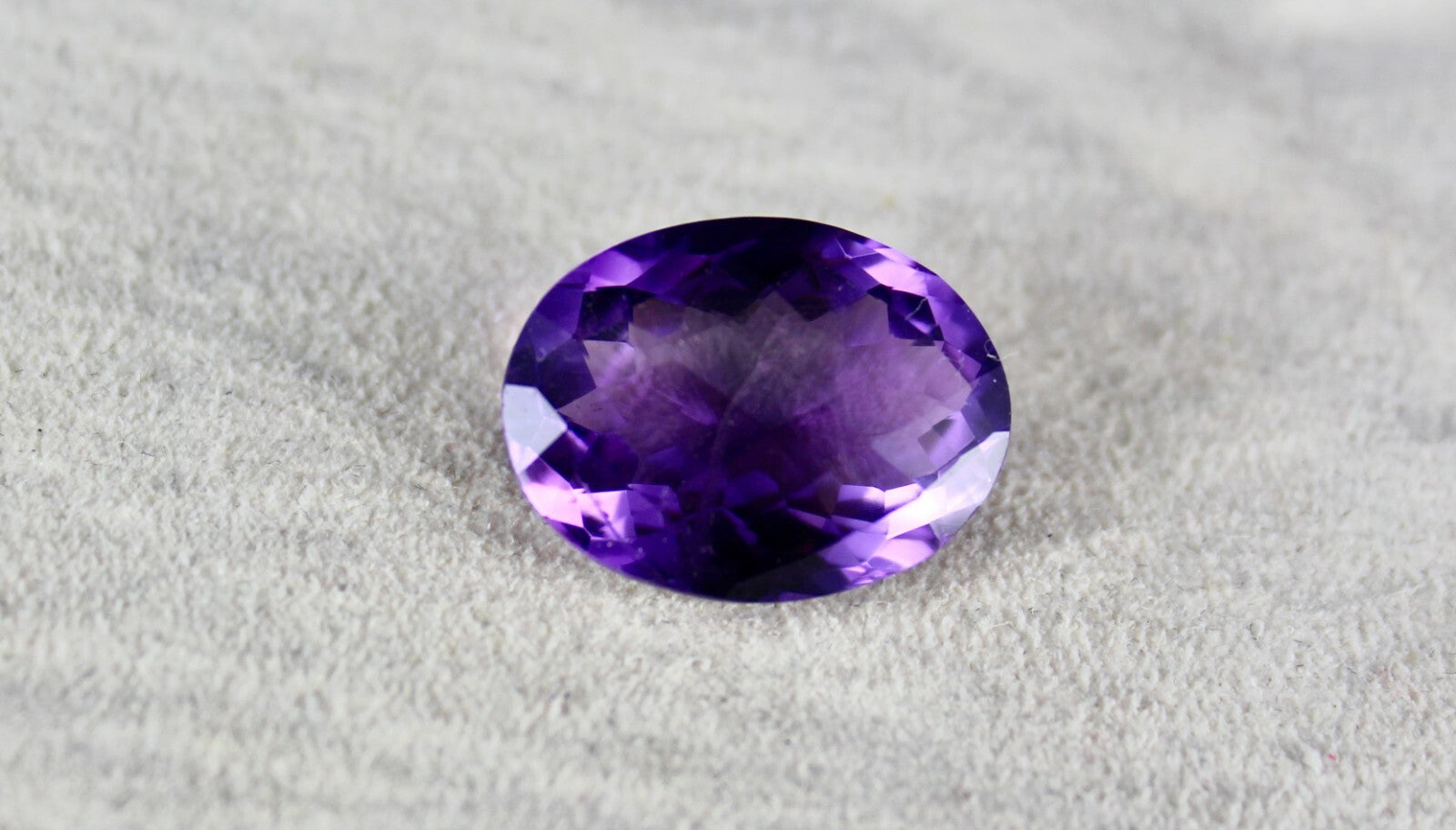 Amethyst Oval Cut 20x15mm 16.85ct Gemstone For Pendant Ring