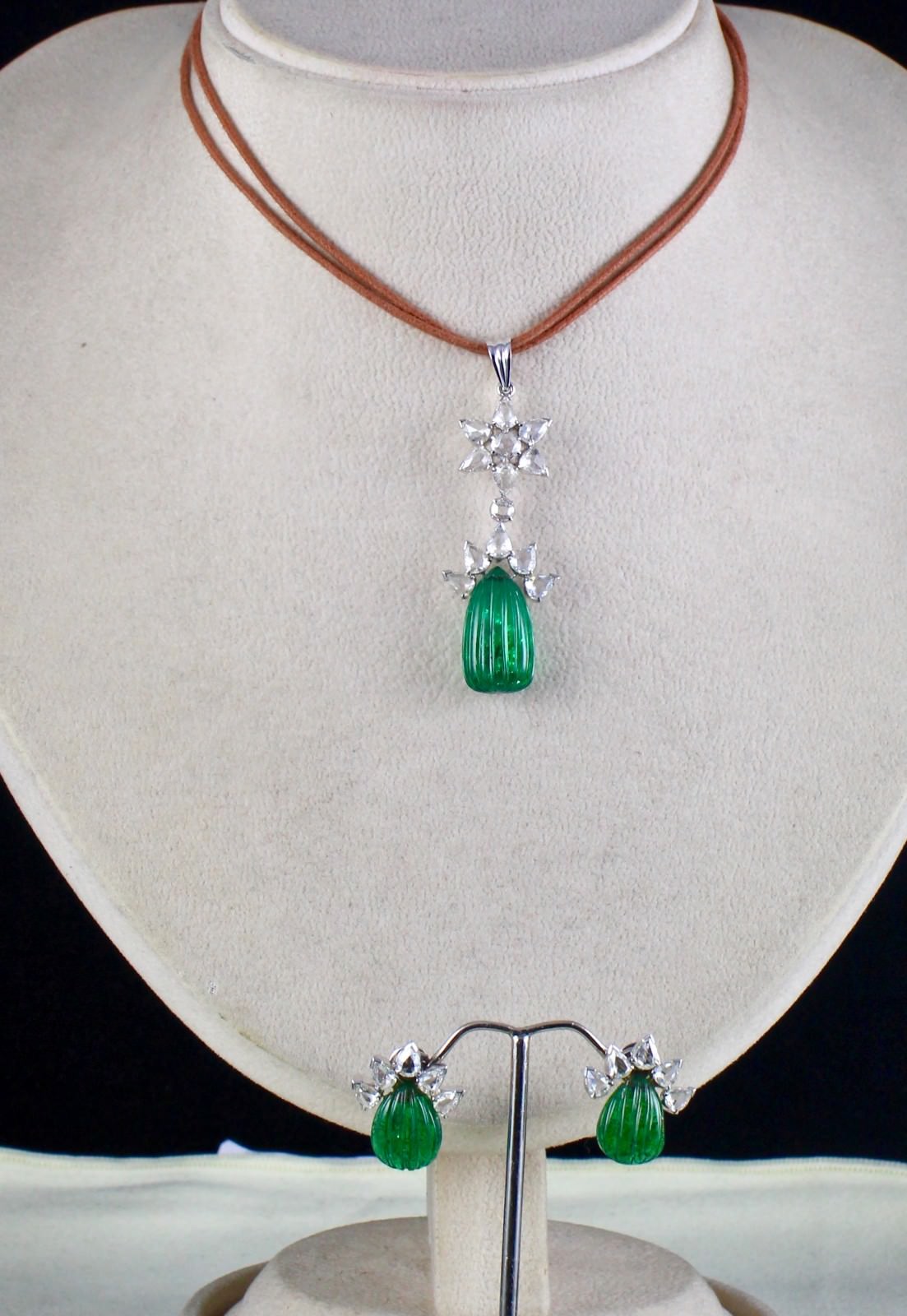 Certified Natural Emerald 10ct & Diamond Rose Cut Pendant Earring 18k Gold Set