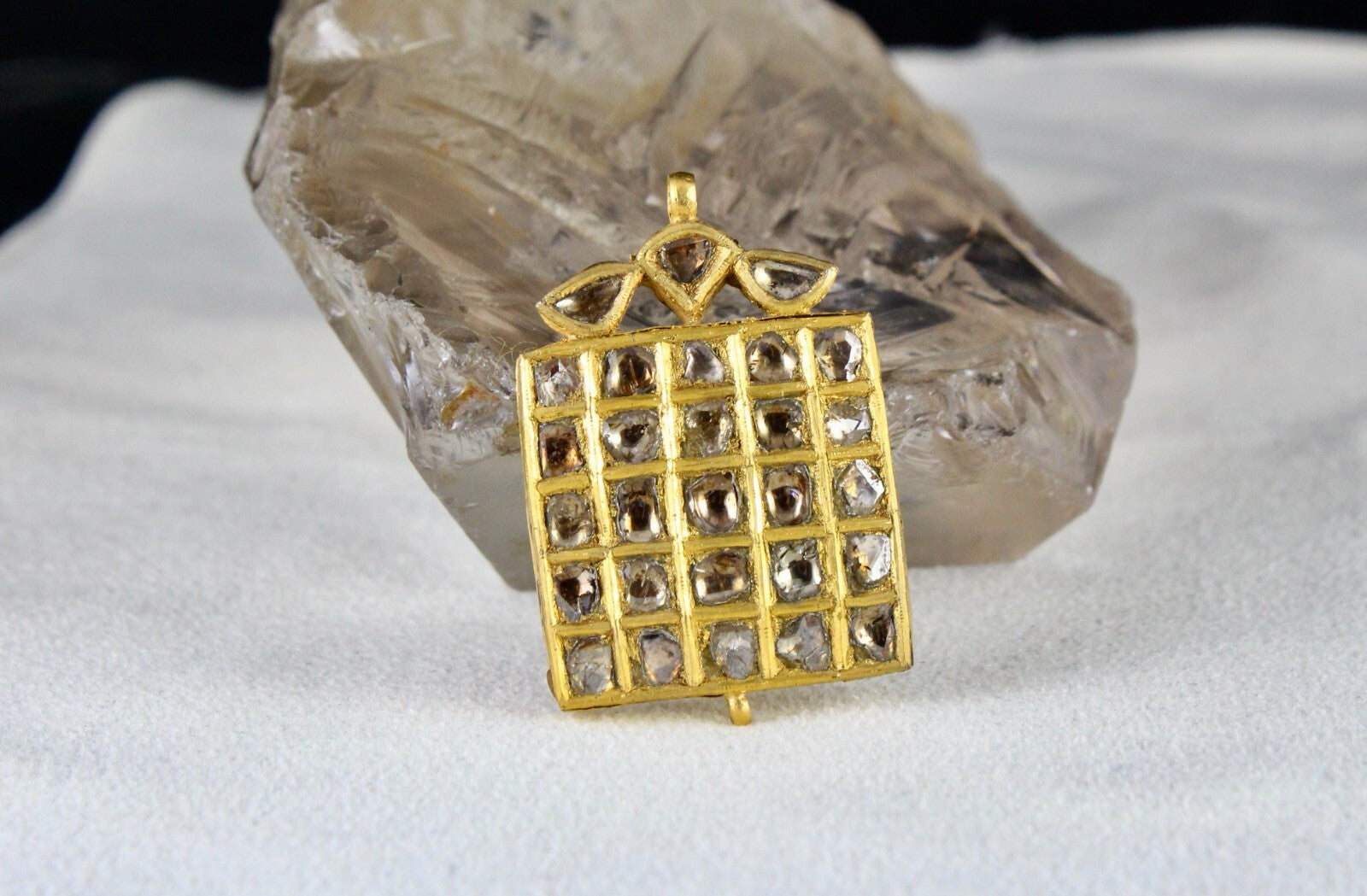 Certified Old Museum Jadau Natural Flat Diamond 10ct 22k Gold Carved Pendant