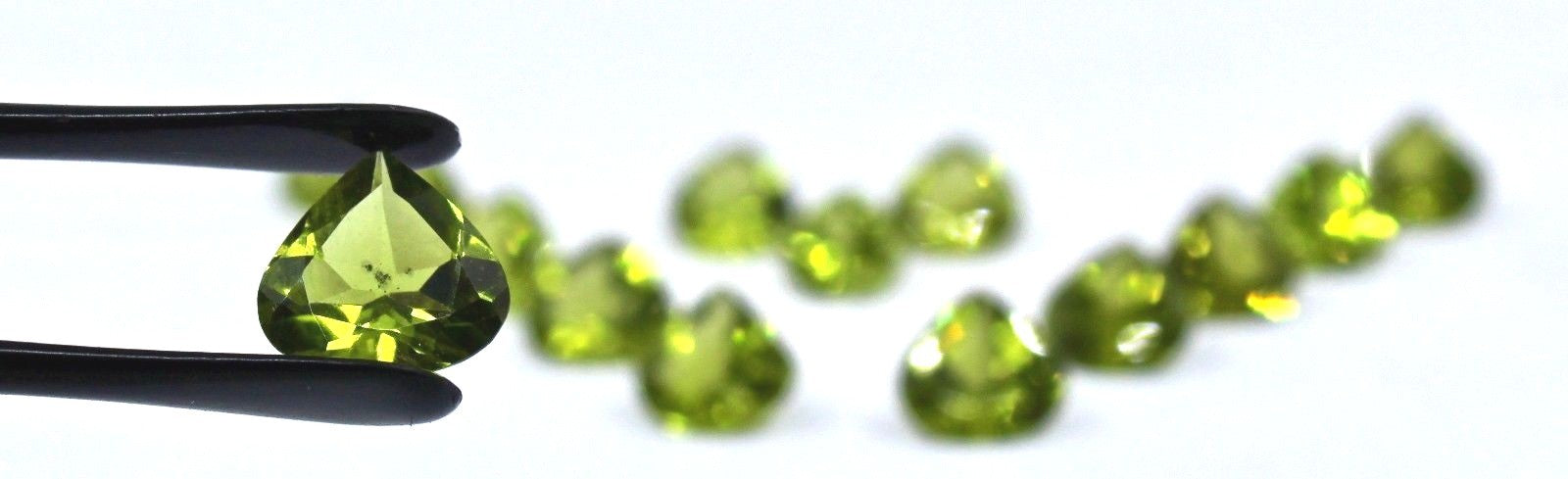 Natural Green Peridot Triangle Cut 25.45ct 14 Pcs Gemstone Set For Designing