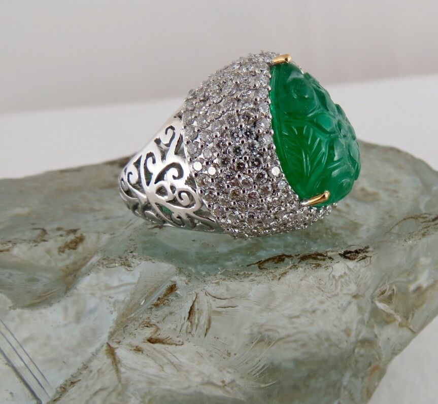 NATURAL ZAMBIAN EMERALD 10 CARATS PEAR CARVED WHITE DIAMOND LADIES 18K GOLD RING