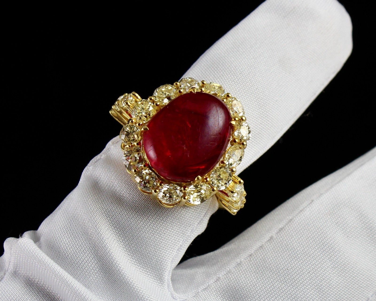 Certified Vintage 18k Gold Red Spinel Cabochon Natural Diamond Ring