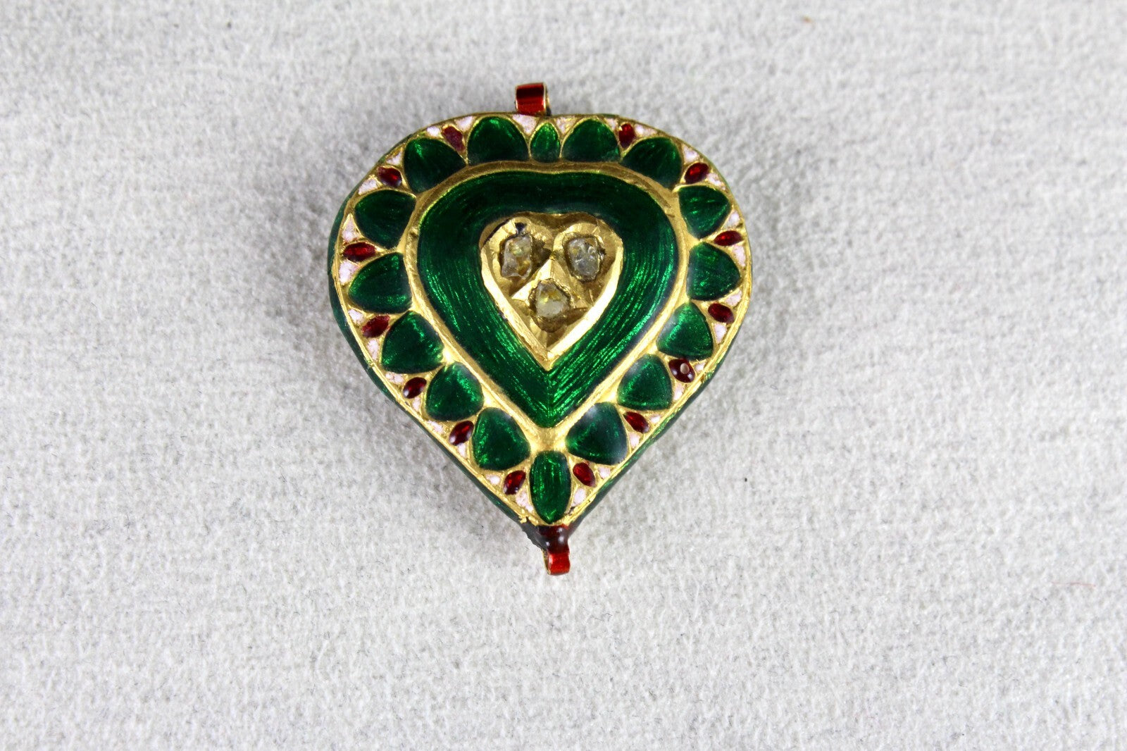 Certified Antique Green Jadau Natural Diamond 62.75ct Indian 22k Gold Pendant