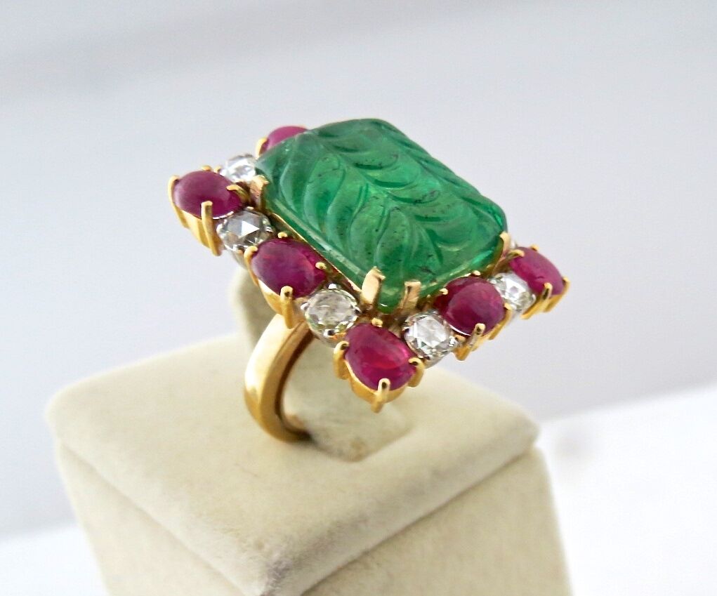 NATURAL ZAMBIAN EMERALD CARVED BURMA RUBY CABOCHON DIAMOND 18K GOLD CLASSIC RING