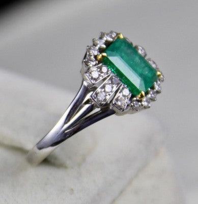 Certified Natural Zambian Emerald 1.67ct Ring 18k Gold Natural Diamond
