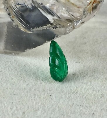 Natural Emerald 1.67 Ct Carved Leaf Gemstone For Ring Pendant Design