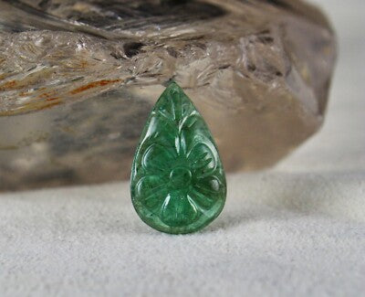 Zambian Emerald Pear 4.50ct Carved Gemstone Ring Pendant Designing, For Women