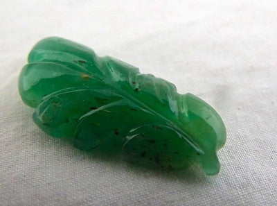 Certified 30mm 17 Carats Natural Emerald Carved Leaf Gemstone For Pendant