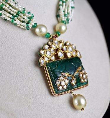 Certified Natural Emerald 10ct Carved Natural Diamond 18k Gold Pearl Necklace