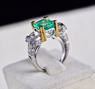Certified Natural Colombian Emerald 2ct Octagon Natural Diamond 18k Gold Ring