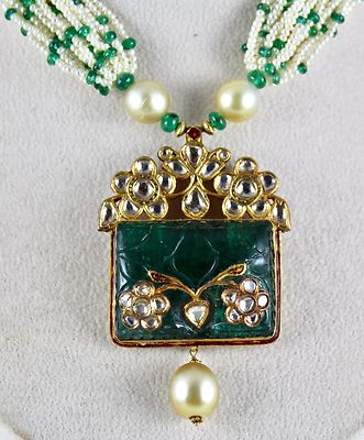 Certified Natural Emerald 10ct Carved Natural Diamond 18k Gold Pearl Necklace