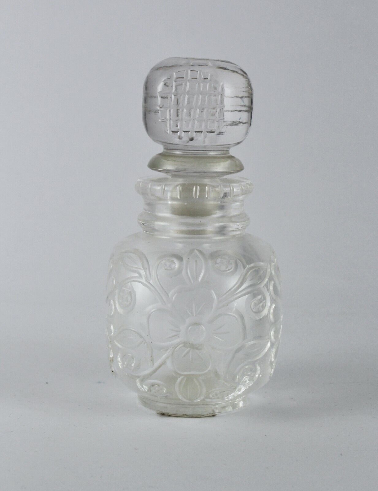 HANDCRAFTED NATURAL ROCK CRYSTAL QUARTZ 1475 CTS CARVED PERFUME BOTTLE FOR DECOR