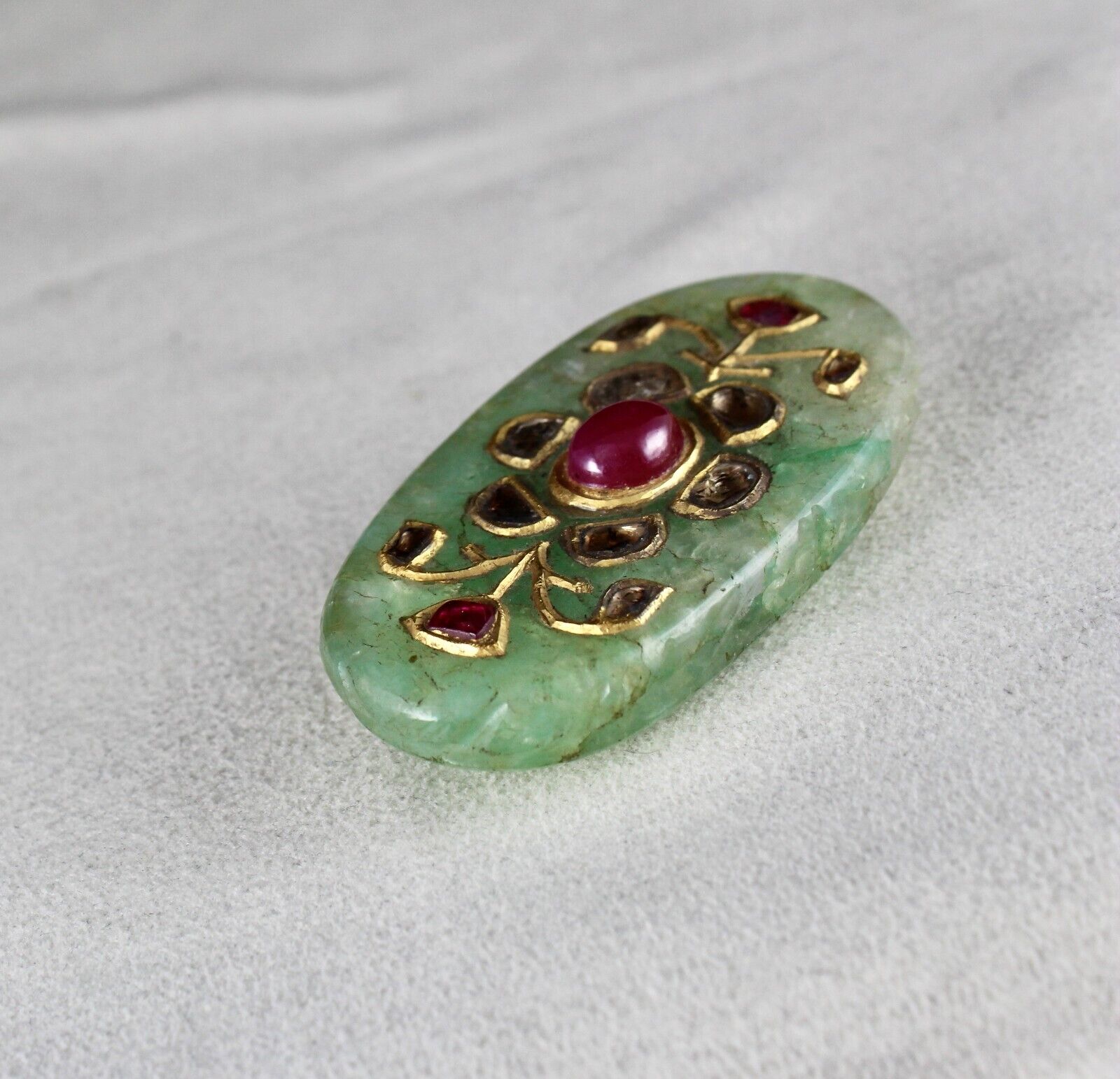 MUGHAL BEST EMERALD QUARTZ CARVED GEMSTONE STUDDED WITH RUBY DIAMOND 22K GOLD