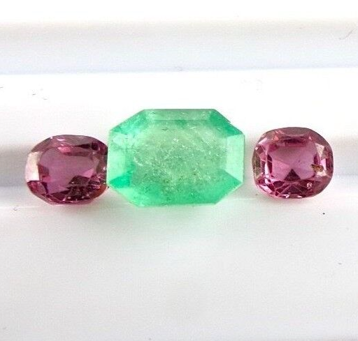 Natural Old Red Spinel Colombian Emerald Cushion Cut 6.30 Ct 3 Stone Ring Design