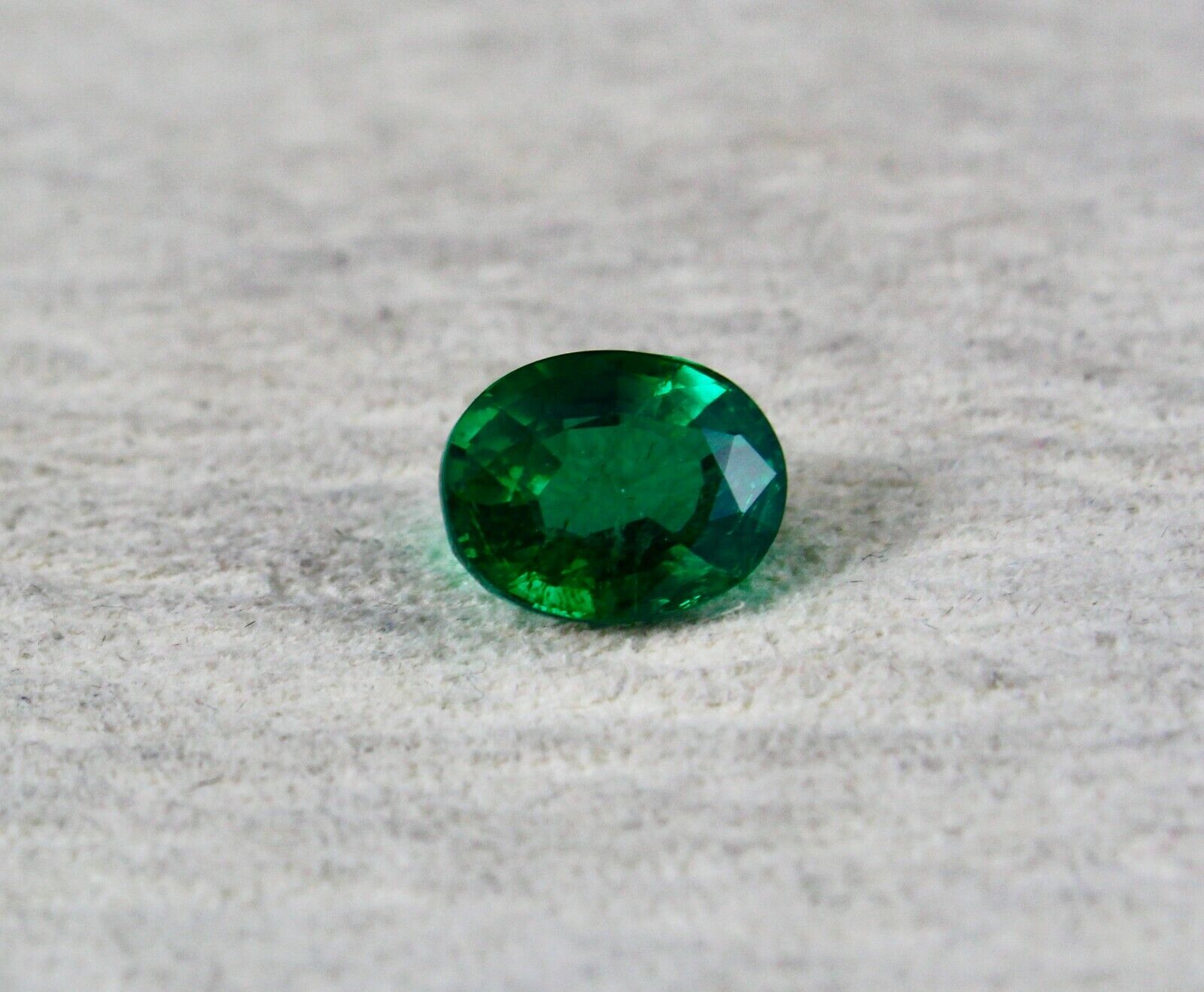 Top Natural Emerald Oval Cut 3.86 Carats 11X8mm Precious Gemstone Ring Pendant